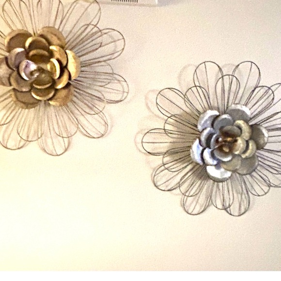 Set of 2 Floral Wire Wall Decor Silver Gold Jumbo Flowers - Picture 3 of 9
